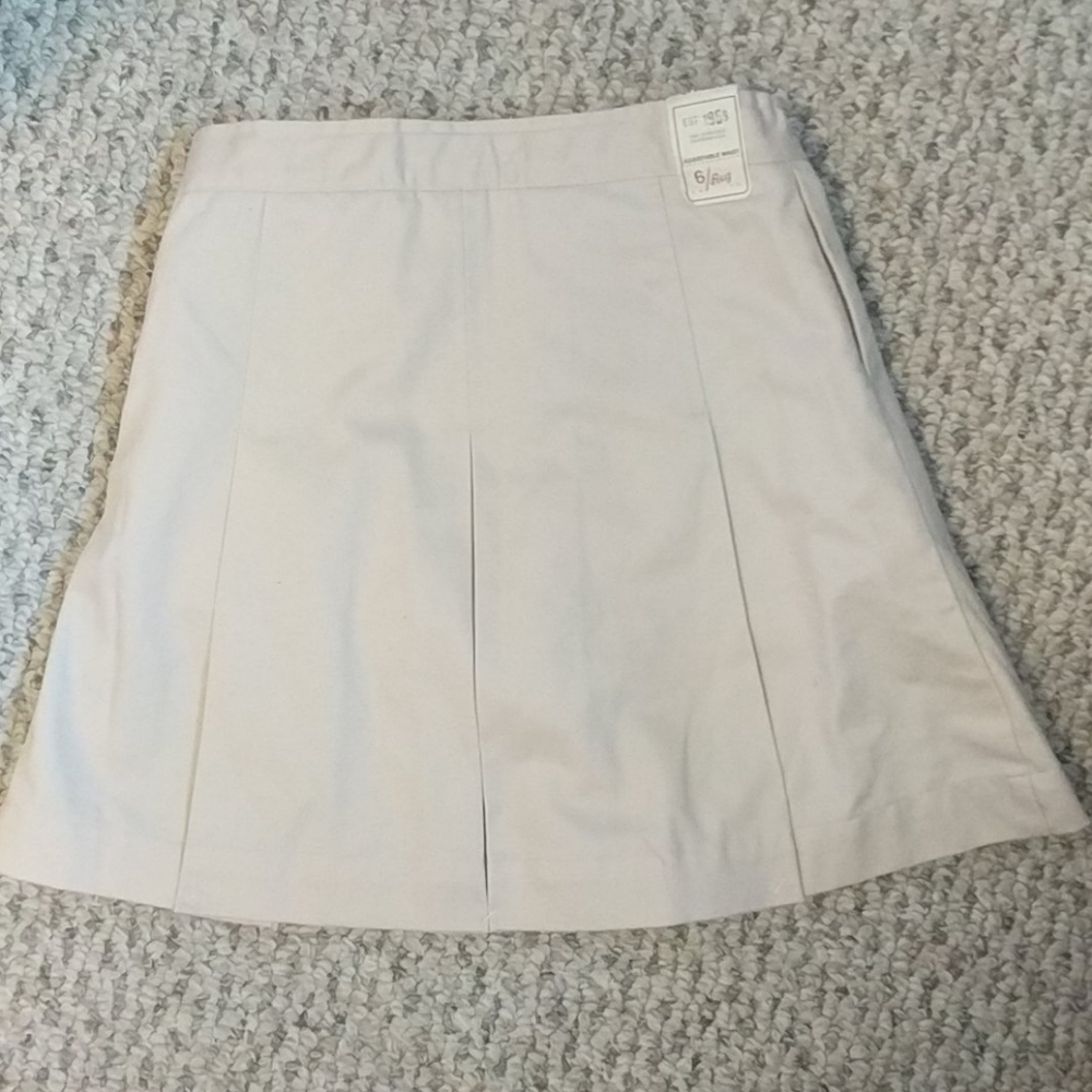 Girls GAP pleated khaki uniform skirt with shorts - Picture 2 of 6